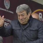 Aldo Spinelli saluta i tifosi allo Stadio Armando Picchi di Livorno