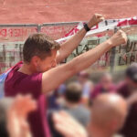 Paolo Toccafondi in Curva Nord insieme agli ultras del Livorno.